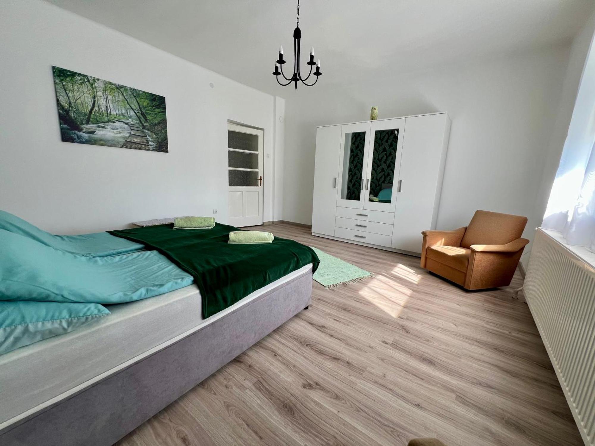 Apartment Aranylak Vendeghaz Abádszalók